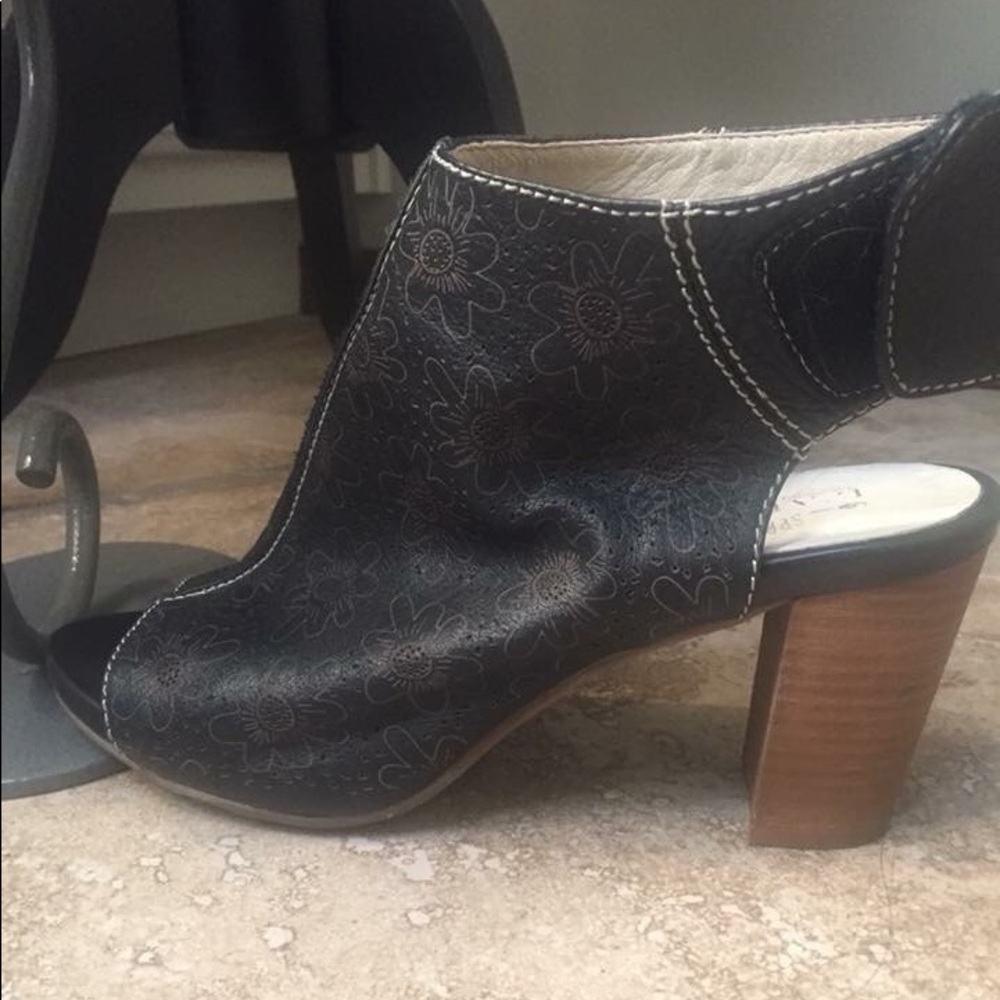 Lartiste PeepToe Heels Size 8